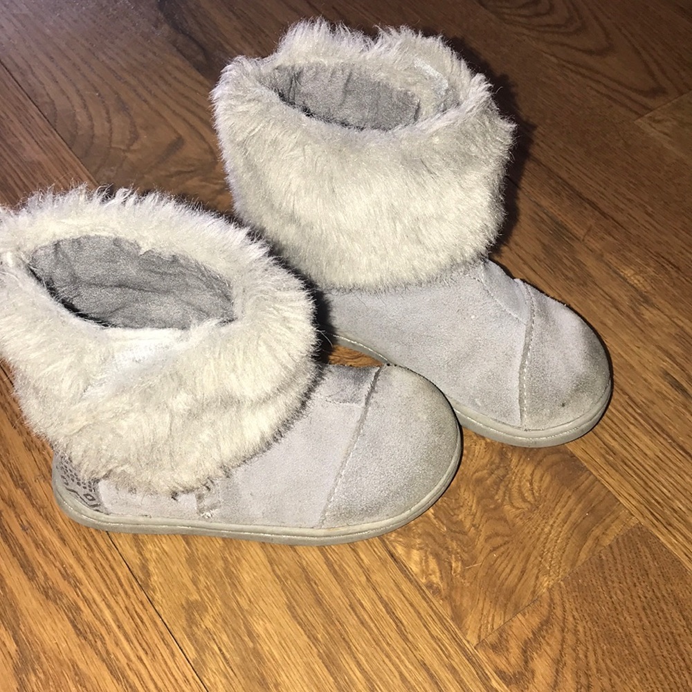 Toms boots size 6 toddler
